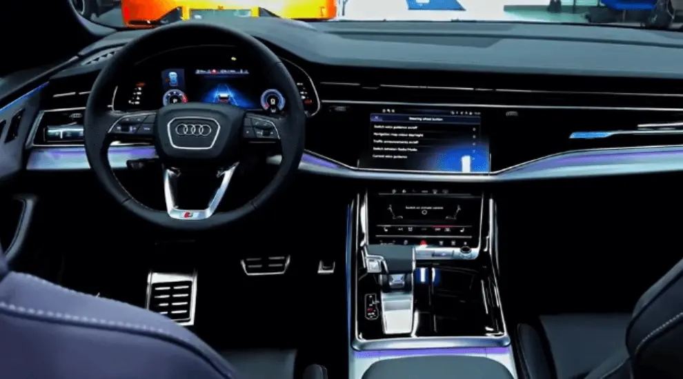 2025 Audi Q8 interior